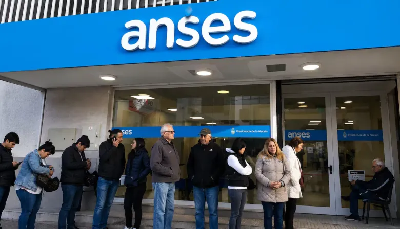 ANSES hoy: quién cobra jubilación, AUH y asignaciones este miércoles 12 de agosto