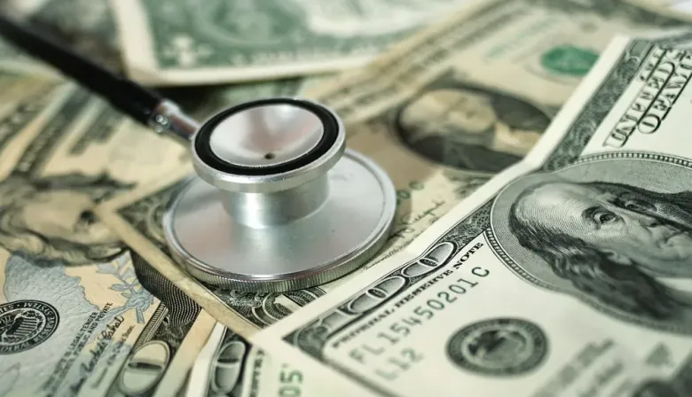 Estados Unidos: una argentina pagó USD 3.500 por una prótesis con cobertura de USD 100.000