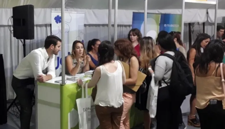 Expo Empleo en Ferro colapsada: 10.000 postulantes para 600 puestos de trabajo