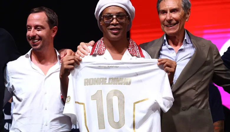 ¿Dónde jugará Ronaldinho? El brasileño vuelve al fútbol profesional tras 11 años