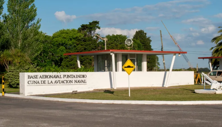La resistencia por la Base Aeronaval Punta Indio escala y llega al Ministerio de Defensa