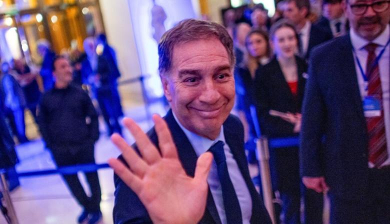 Santilli asume en YPF ad honorem: a cuánta plata renuncia y qué tiempo le exige