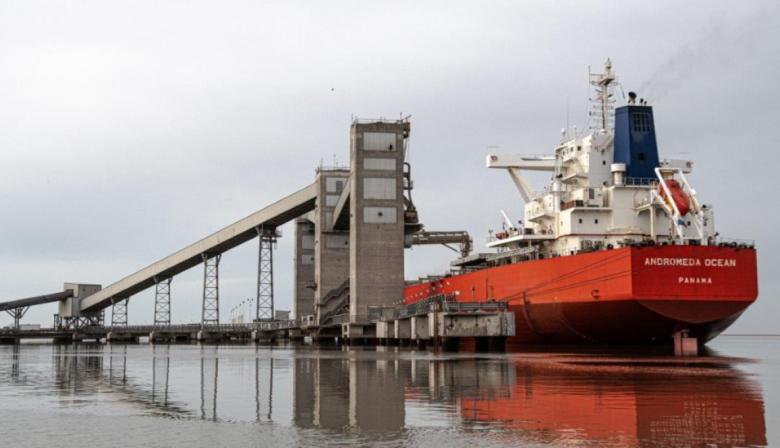Tensión en Bahía Blanca: denuncian a URGARA y ya hay más de 400 camiones varados