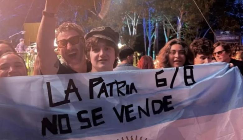 Qué artistas e influencers se sumaron al rechazo juvenil contra la Ley de Tierras de Milei