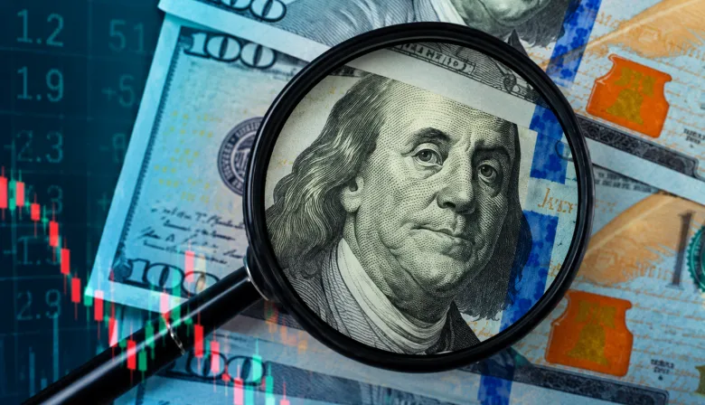Dólar: el mercado descarta una devaluación brusca, ¿qué espera para fin de año?