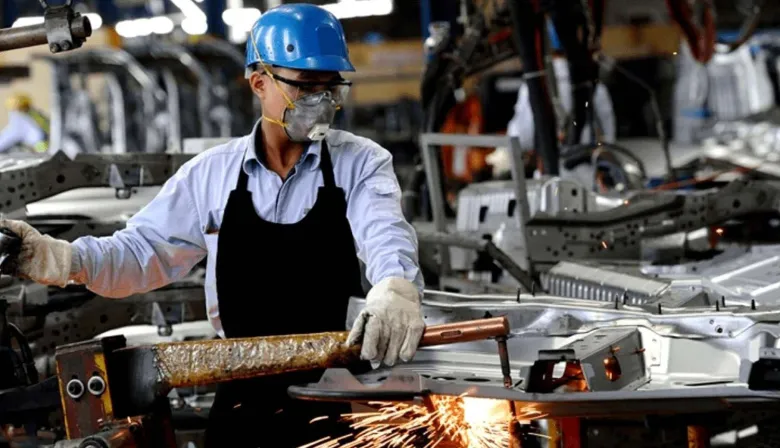 La industria sigue recortando empleos y ya acumula 20 meses de despidos