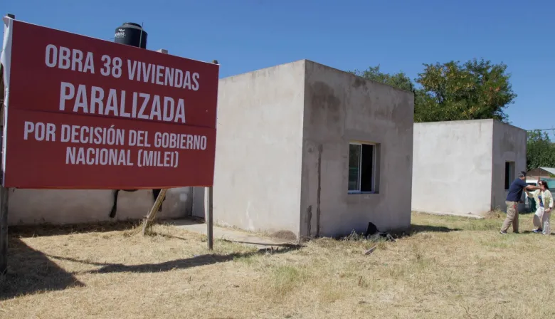 De 2.339 obras públicas a solo 199: las prioridades 2027 de Milei y Caputo
