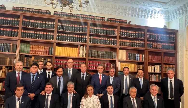 Santilli activa la negociación por las PASO 2027 con los gobernadores en París