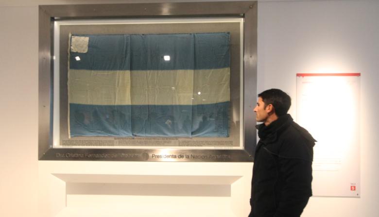 Bandera de Malvinas retirada: a qué funcionario de Milei le piden la renuncia