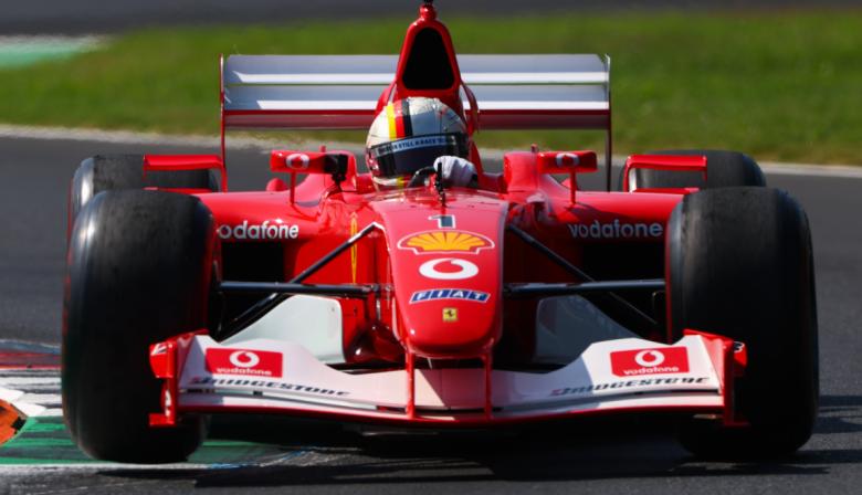 Emotivo homenaje de Ferrari a Schumacher: Vettel volvió a subirse al mítico F2002