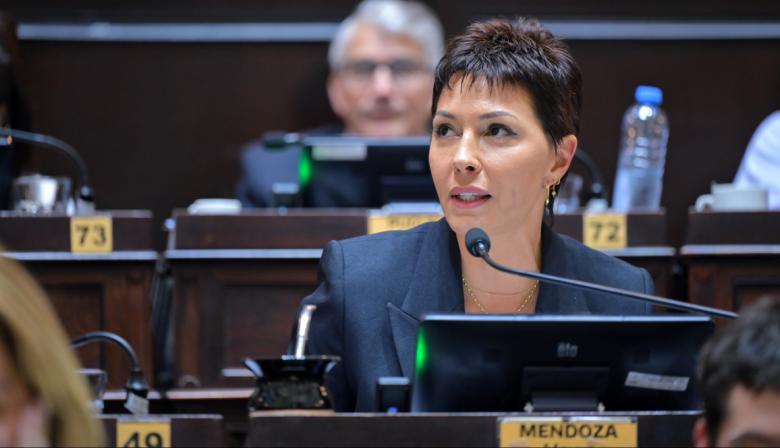 Mayra Mendoza logró la Ley Ema en PBA: qué cambia en escuelas y en cuántos días