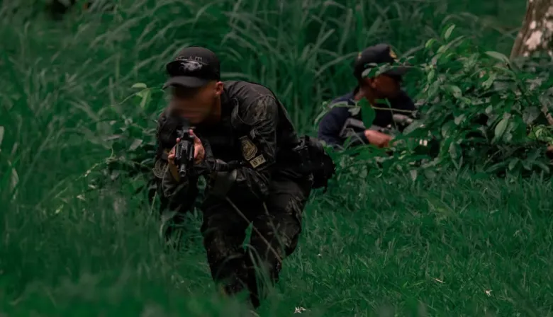 405 militares, tanques, asaltos aéreos y paracaidistas en Brasil: el DNU que firmó Milei
