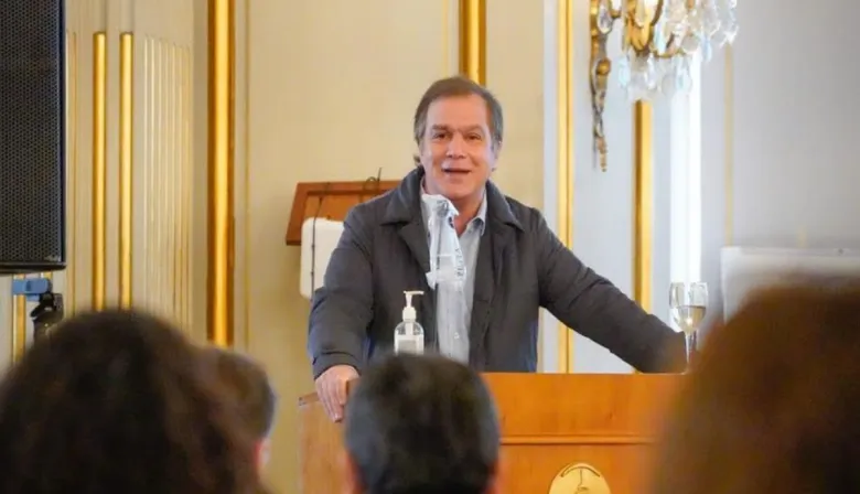 Roy Cortina llamó a dejar de lado la tercera vía para derrotar a Milei en 2027