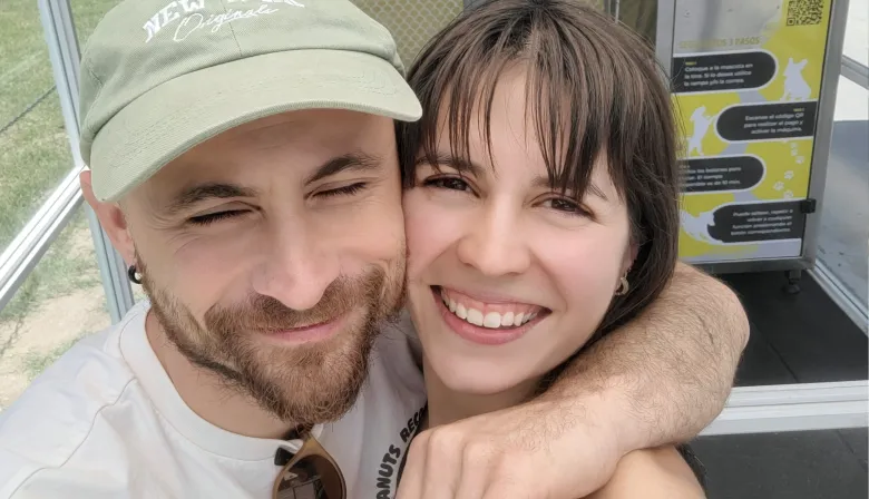 "Cuesta solo $7.000": de Australia a San Luis, la pareja que revolucionó el baño de perros