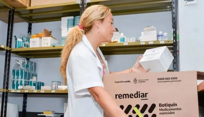 Remediar: el Gobierno recortó el listado de medicamentos, cuáles quedan y qué cambia