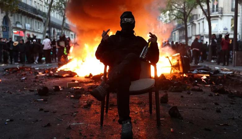 El suicidio de las sociedades: las protestas en Francia y la justificación de la violencia