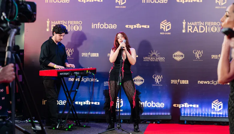 Rocío Camani abrió la alfombra roja de los Martín Fierro de Radio con un show en vivo