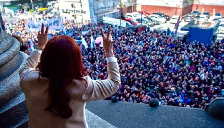 Cristina cumplió 500 días bajo prisión domiciliaria y la militancia reclamó su liberación