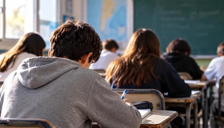 Sólo 19 de cada 100 alumnos de 15 años cursan la escuela en tiempo y forma