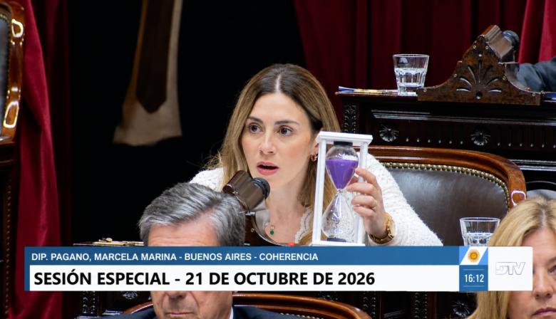 Marcela Pagano sacó un reloj de arena para Milei en Diputados: su dura advertencia