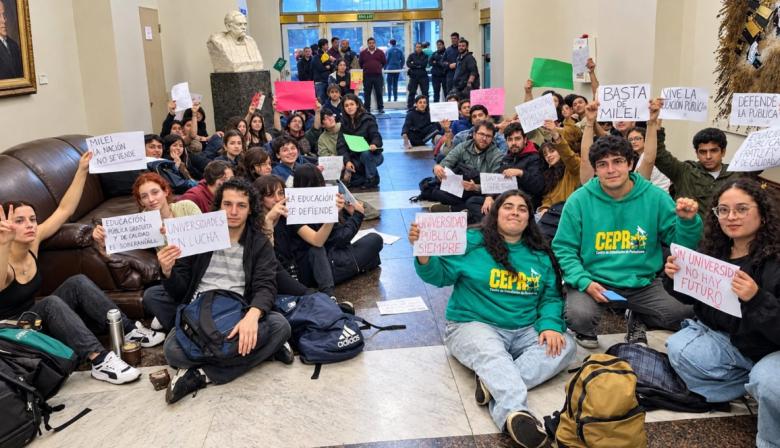 Financiamiento: estudiantes tomaron el Palacio Pizzurno y exigen 5 medidas a Torrendell