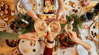 Cómo evitar los excesos de alimentos y bebidas durante las fiestas