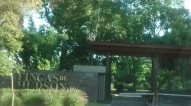 Berazategui: un adolescente de 14 años asesinó a su padre, hirió a su madre y hermana e intentó suicidarse en un country