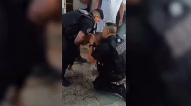 Policías de la Ciudad le salvaron la vida de un menor que se había atragantado