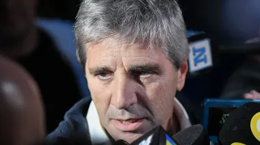 Luis Caputo negó una posible devaluación y habló sobre levantar el cepo cambiario