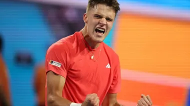 Un tenista checo de 19 años venció a Novak Djokovic y se quedó con el Masters 1000 de Miami