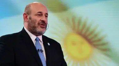 Denuncian la remoción de afiches partidarios de Santiago Cúneo en La Plata