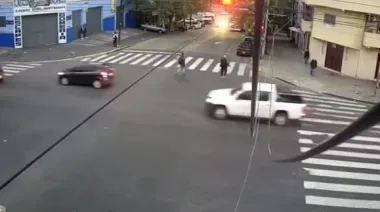 Así fue el violento ataque al auto esta mañana en la zona del Bajo Flores
