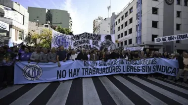 La CGT encabezó la marcha contra el Gobierno y se reunió con Kicillof