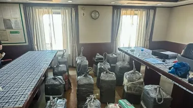 Hallan cerca de 500 kilos de cocaína en un buque que cargaba en el puerto de Vicentin