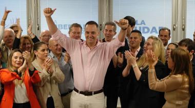 Adorni refuerza su campaña en la Ciudad con una caminata junto al Gabinete