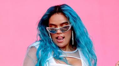 Karol G le saca la lengua a las críticas por su nueva canción