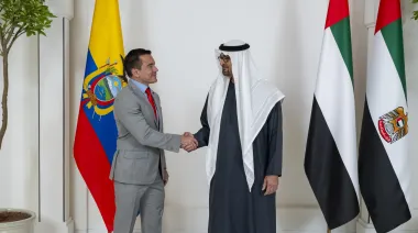 Ecuador abre embajada y negocia con Emiratos: energía, café y geopolítica