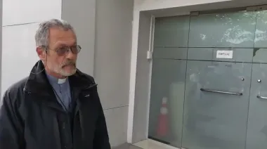 Denuncian que un cura ofreció 120 millones de pesos para silenciar a una víctima