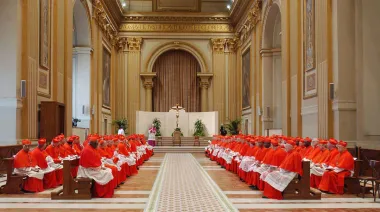 El mundo en vilo: miles esperan al nuevo Papa frente a la Capilla Sixtina