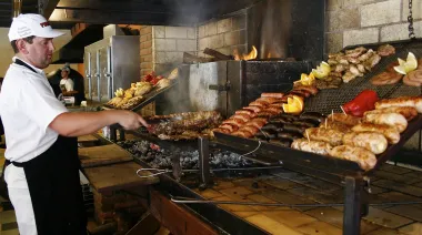 Impuestos en pan, leche y carne: cómo se reparten en el mostrador, según FADA