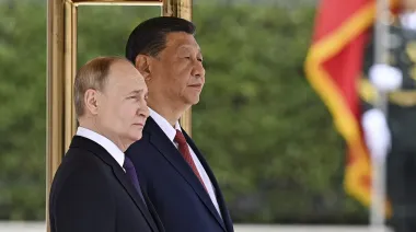 Vladimir Putin recibe a Xi Jinping en plena Plaza Roja: la escena que Europa no quería ver
