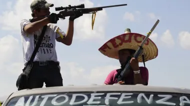 Desde el norte con fuego: armas de EE.UU. alimentan la violencia en México