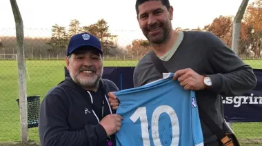 El Pampa Sosa, último 10 del Napoli después de Maradona, presenta su nuevo libro