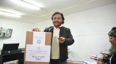 "Salta es un gigante dormido que se está despertando", dijo Gustavo Sáenz después de votar
