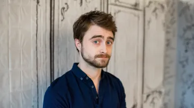 Daniel Radcliffe se consolida cada vez más como actor de comedia con una nueva serie
