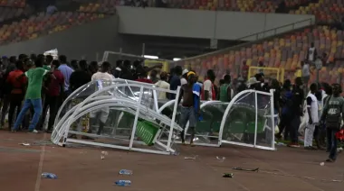 El fútbol de Nigeria en su peor momento: corrupción y ataques a jugadores