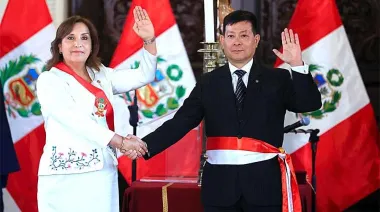 Dina Boluarte tambalea: Adrianzén cae y Eduardo Arana asciende en Perú