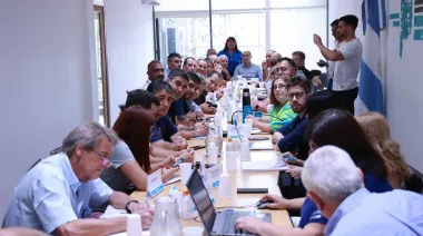 La Provincia ofreció un 10% en dos cuotas a docentes y ya acordó con los estatales