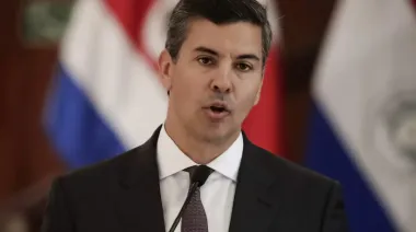 Santiago Peña dice que en Paraguay el salario no cubre la canasta básica