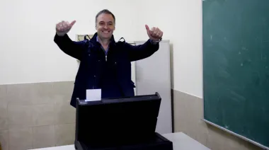 "No hay que hacer tanto escándalo, todos pasamos por fake news", dijo Adorni sobre el video